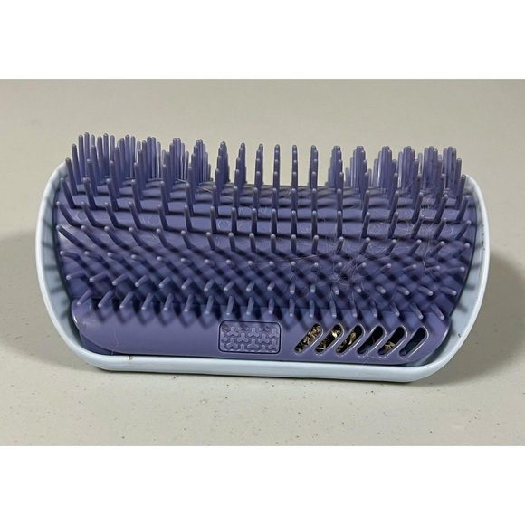Corner Wall Cat Pet Brush Grooming Tool with Slots for Catnip on the Sides 🐈‍⬛ - Picture 2 of 5